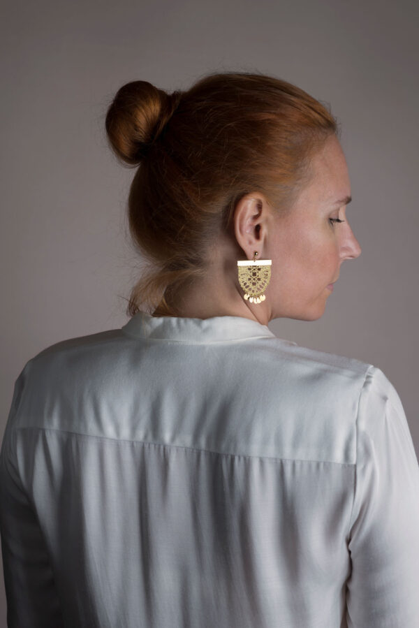 ER1802 Ariadne's Thread Goldberry Earrings on model