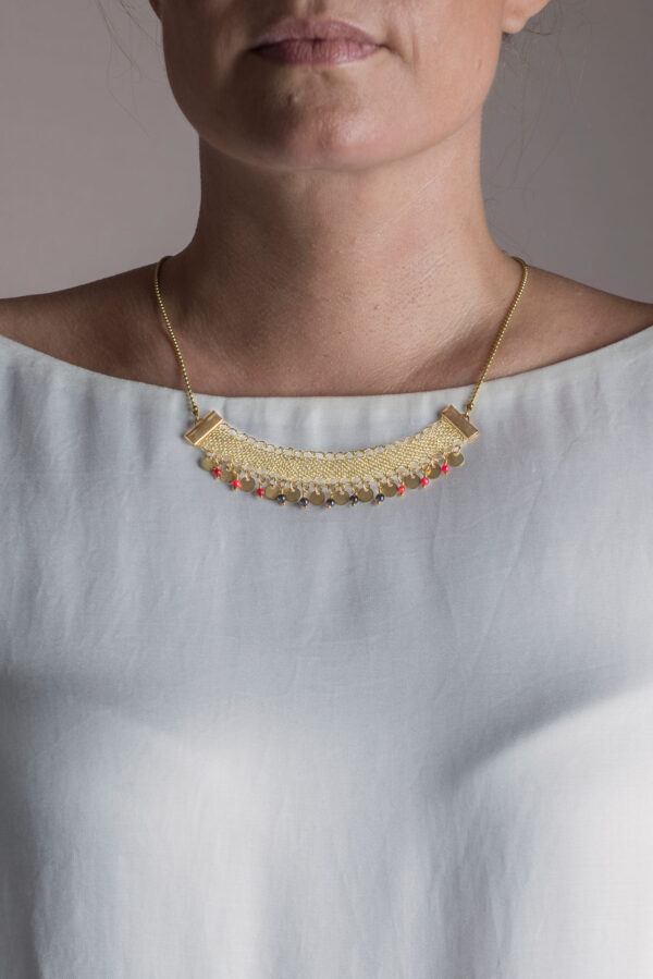 NL1804 Ariadne's Thread Halo Gold Necklace on model